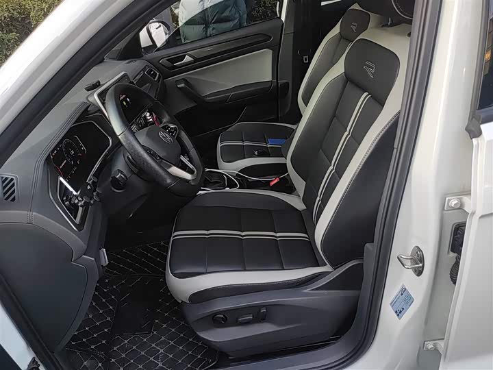 Фото 8 - Volkswagen T-Roc