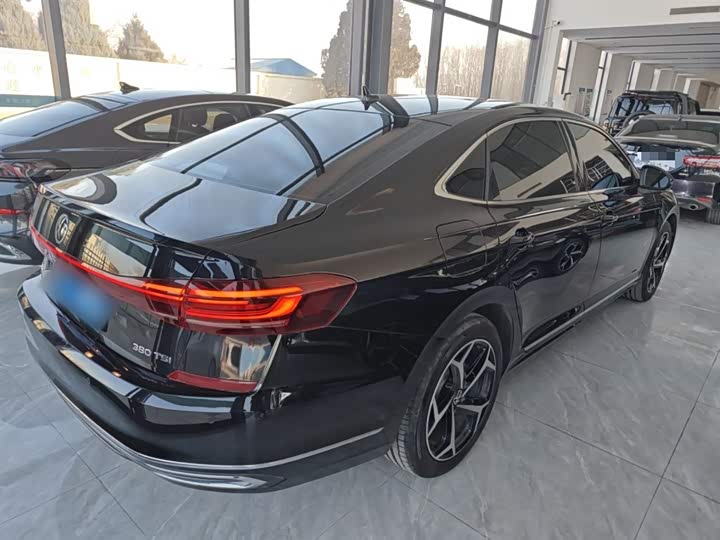 Фото 7 - Volkswagen Passat