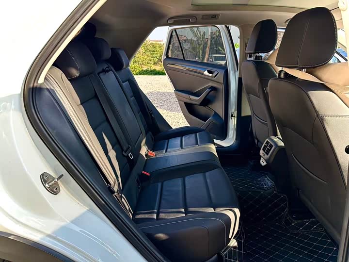 Фото 8 - Volkswagen T-Roc