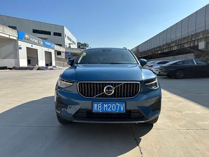 Фото 2 - Volvo XC40