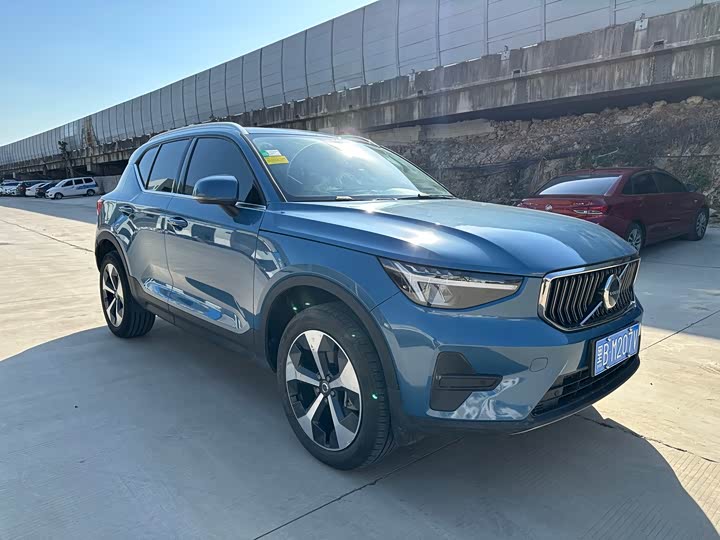 Фото 3 - Volvo XC40