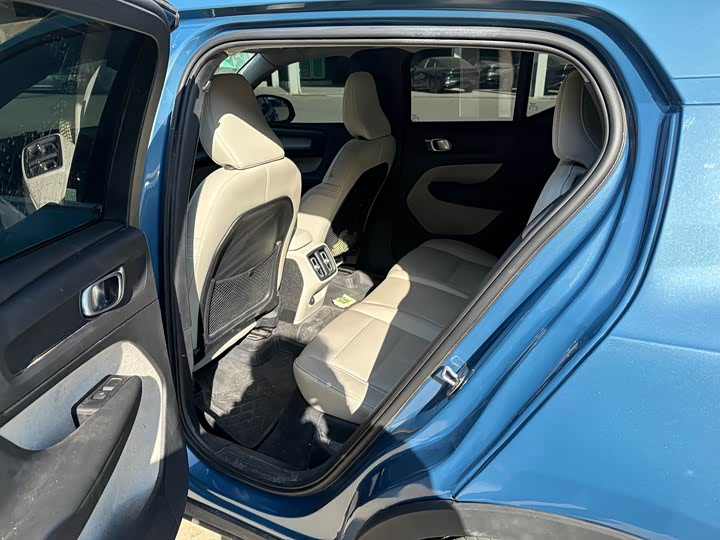 Фото 5 - Volvo XC40