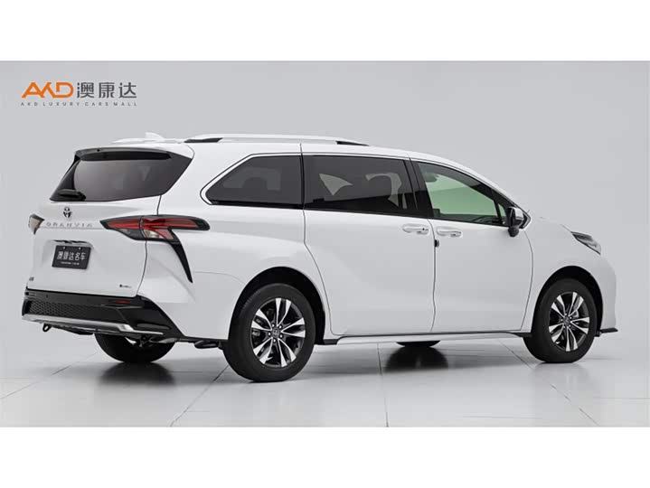 Фото 3 - Toyota Granvia