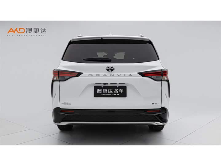 Фото 4 - Toyota Granvia