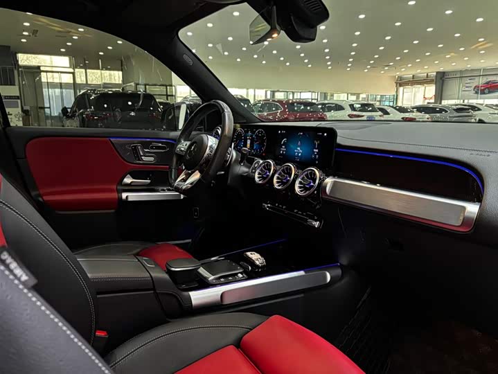 Фото 6 - Mercedes-Benz GLB-Class AMG