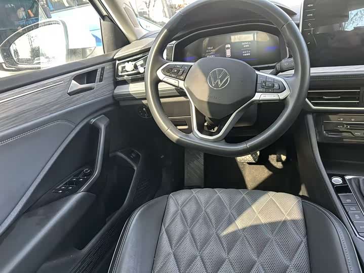 Фото 7 - Volkswagen Sagitar L