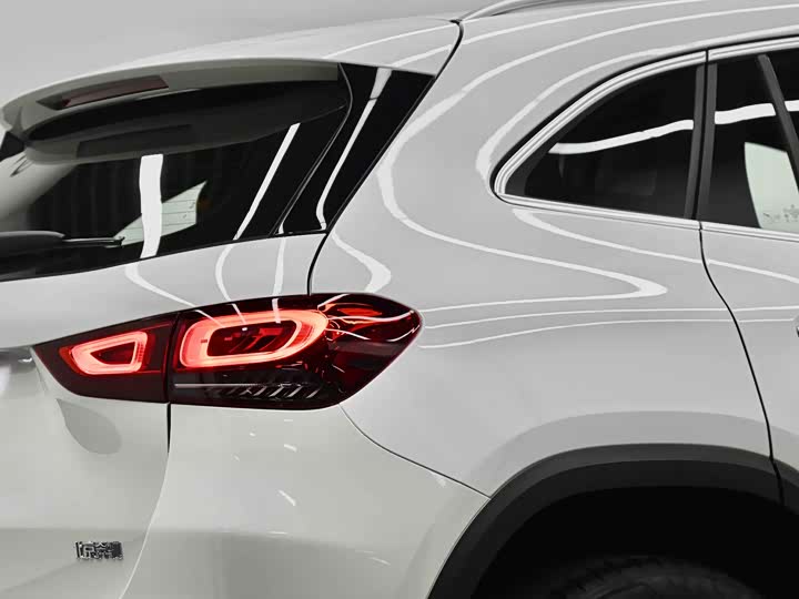 Фото 9 - Mercedes-Benz GLA-Class