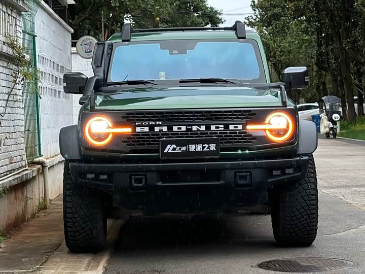 Фото 2 - Ford Bronco