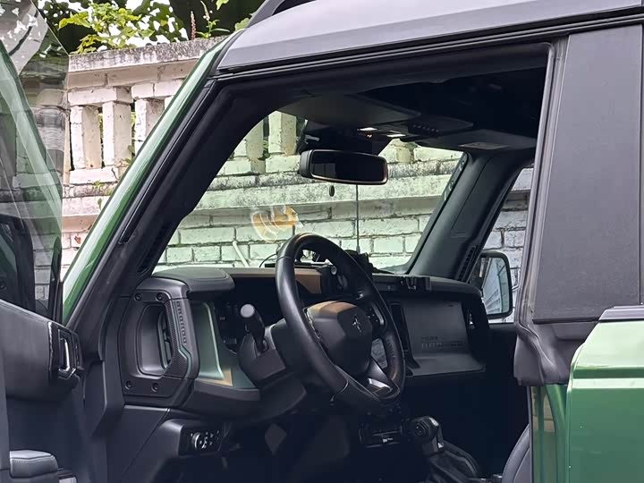 Фото 8 - Ford Bronco