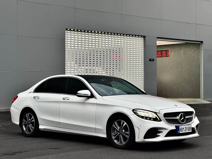 Фото 4 - Mercedes-Benz C-Class