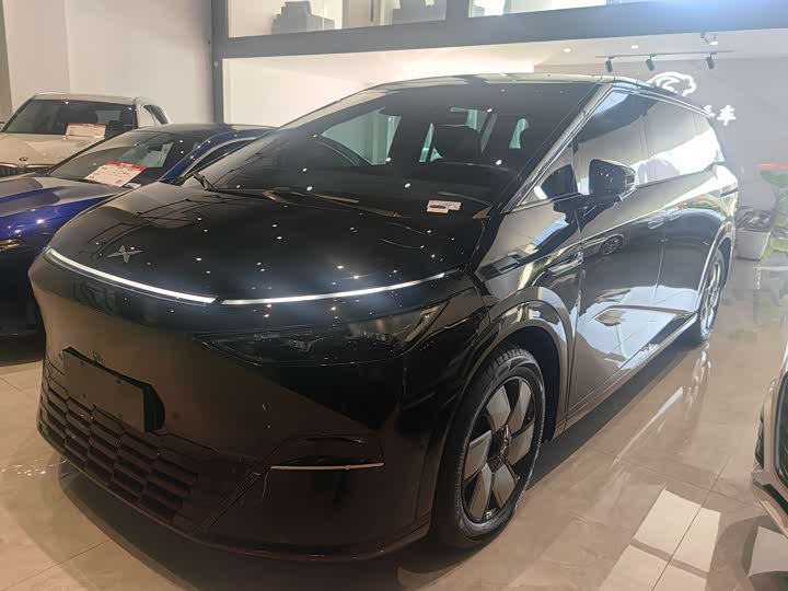 Фото 1 - XPeng X9