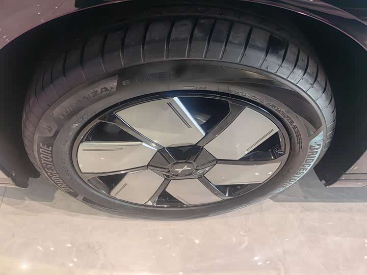 Фото 3 - XPeng X9