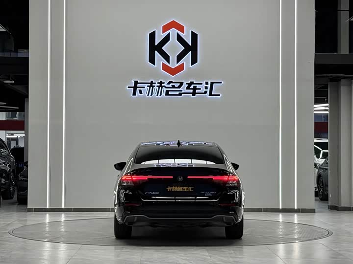 Фото 7 - Honda Accord