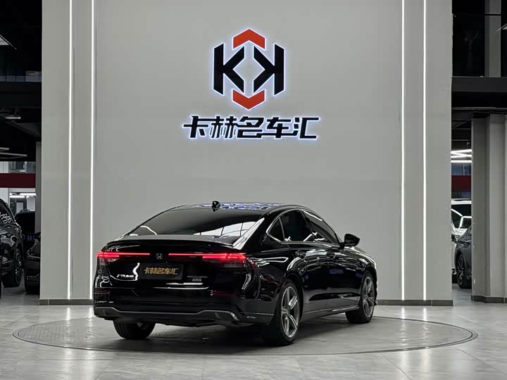 Фото 8 - Honda Accord