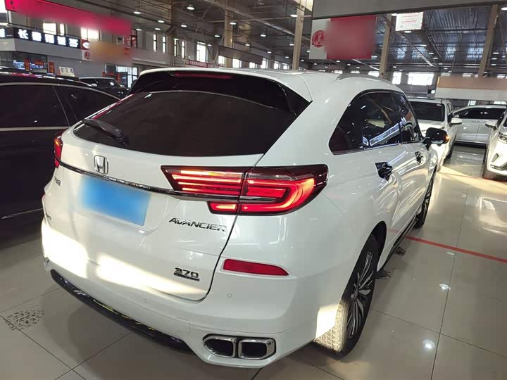 Фото 7 - Honda Avancier