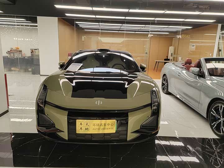 Фото 1 - HiPhi Z