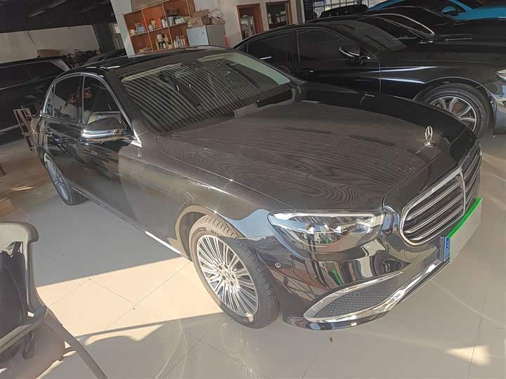 Фото 4 - Mercedes-Benz E-Class