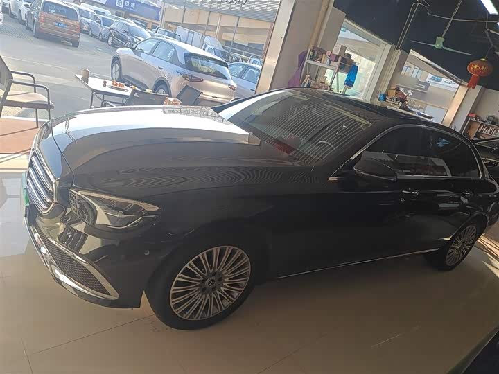 Фото 5 - Mercedes-Benz E-Class