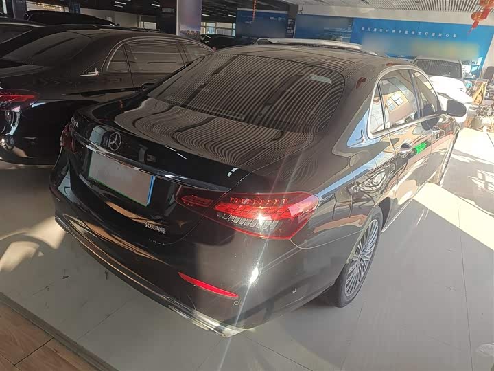 Фото 7 - Mercedes-Benz E-Class