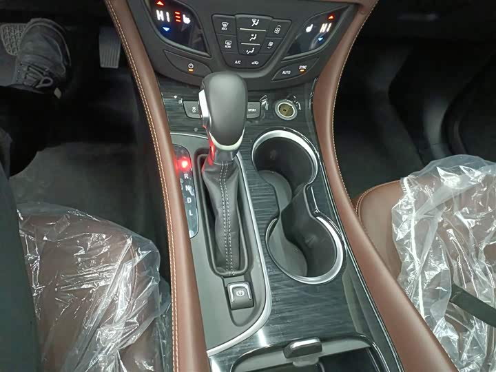 Фото 6 - Buick Envision Plus