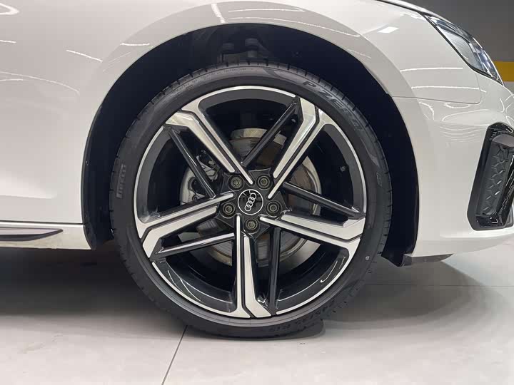 Фото 9 - Audi A4L