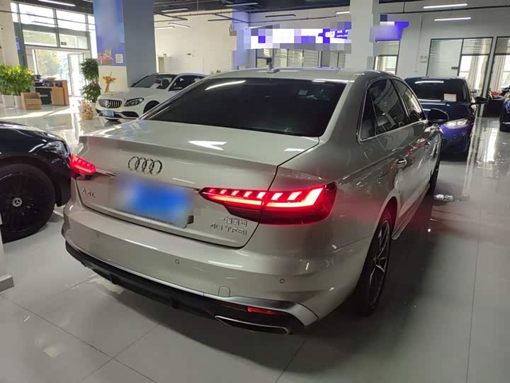 Фото 7 - Audi A4L