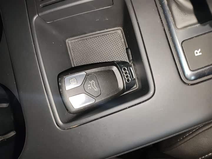 Фото 9 - Audi A4L