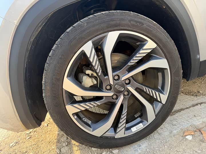 Фото 5 - Geely Monjaro