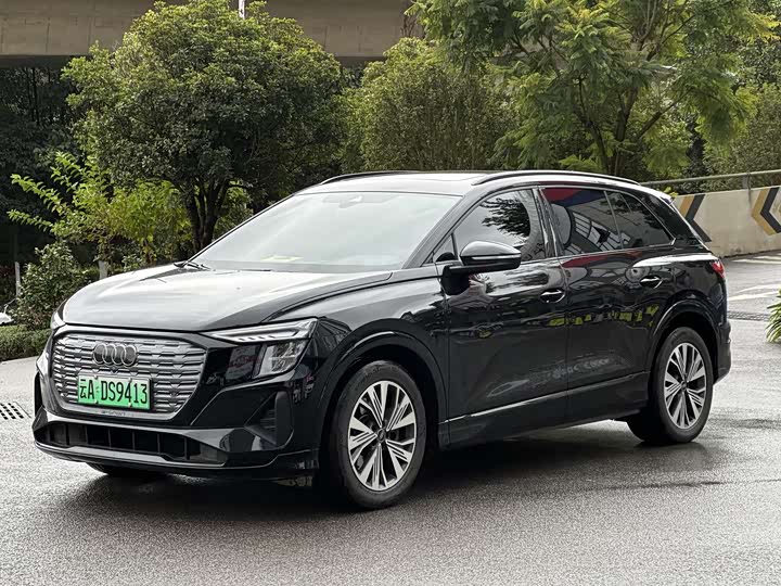 Фото 1 - Audi Q5 e-tron