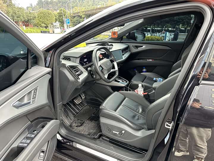 Фото 5 - Audi Q5 e-tron