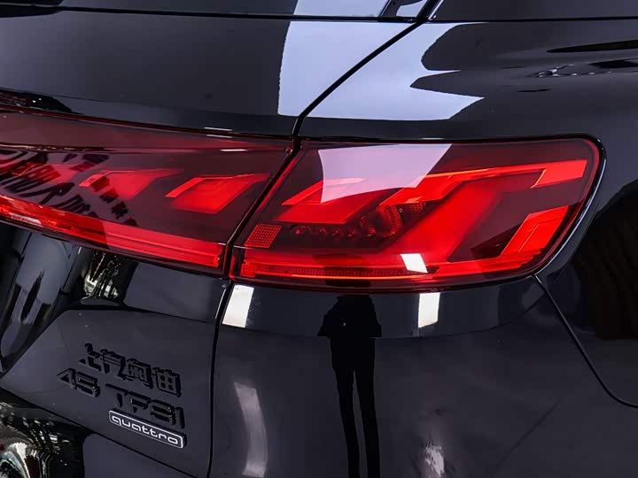 Фото 8 - Audi Q6