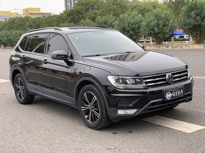 Фото 3 - Volkswagen Tiguan L Pro
