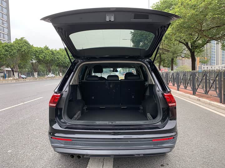 Фото 7 - Volkswagen Tiguan L Pro