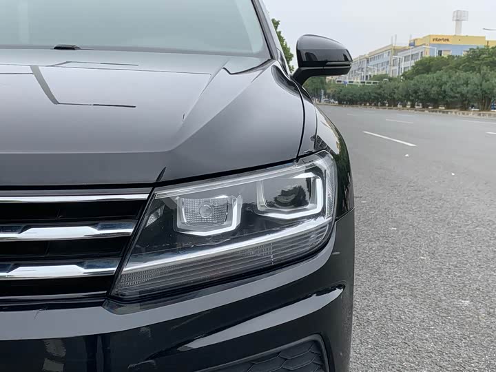 Фото 8 - Volkswagen Tiguan L Pro