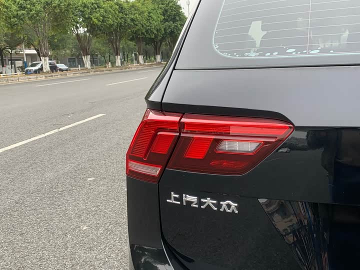 Фото 9 - Volkswagen Tiguan L Pro