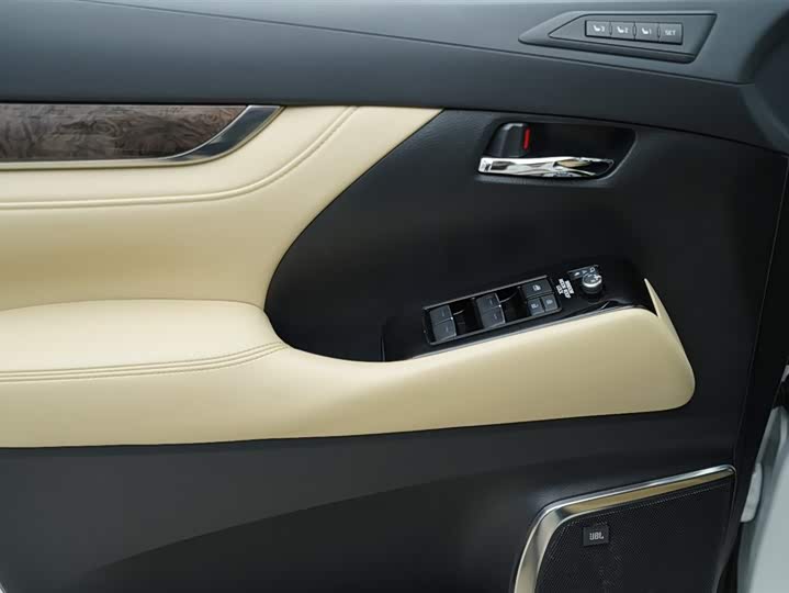 Фото 5 - Toyota Vellfire