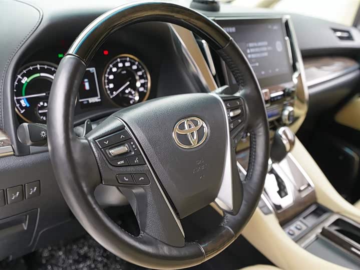 Фото 8 - Toyota Vellfire