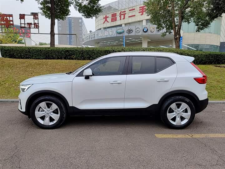 Фото 3 - Volvo XC40
