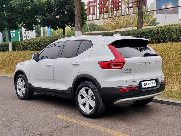 Фото 4 - Volvo XC40