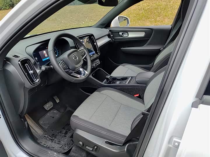 Фото 7 - Volvo XC40