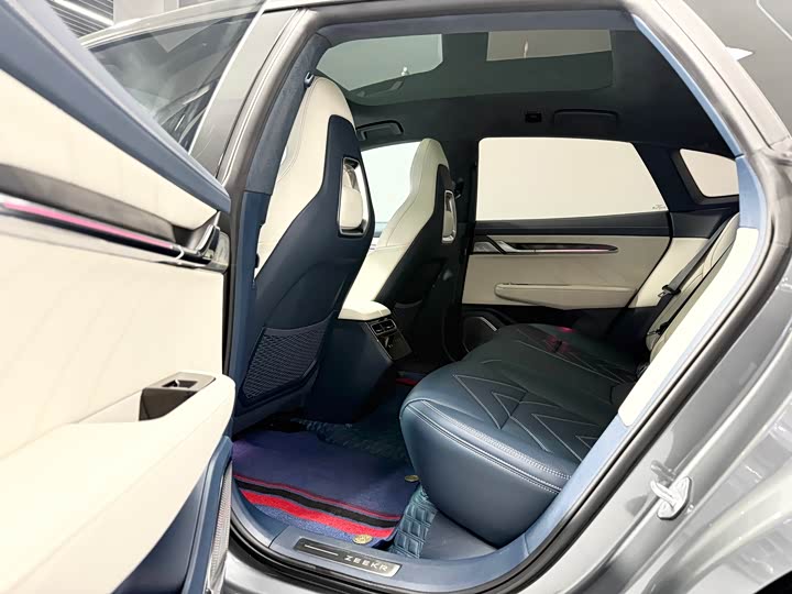 Фото 5 - Zeekr 001