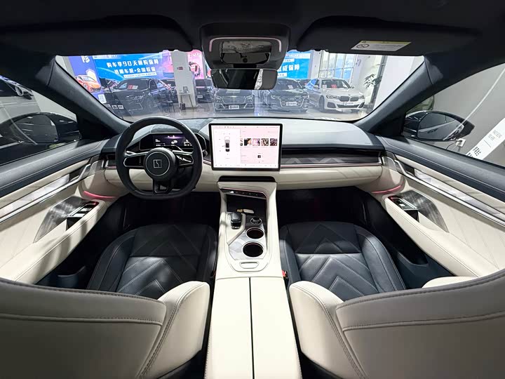 Фото 6 - Zeekr 001