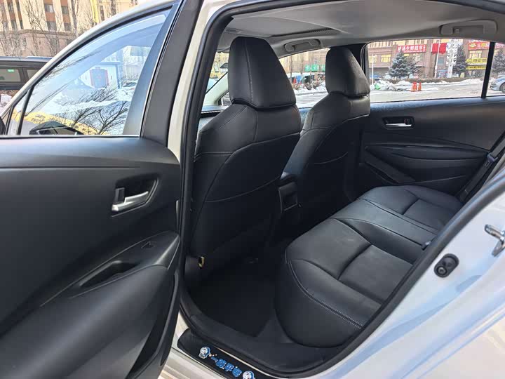 Фото 8 - Toyota Corolla