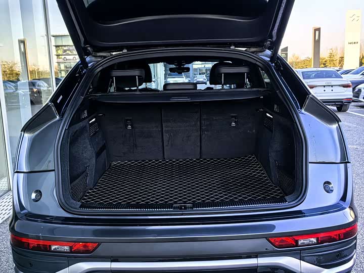 Фото 8 - Audi Q5L Sportback