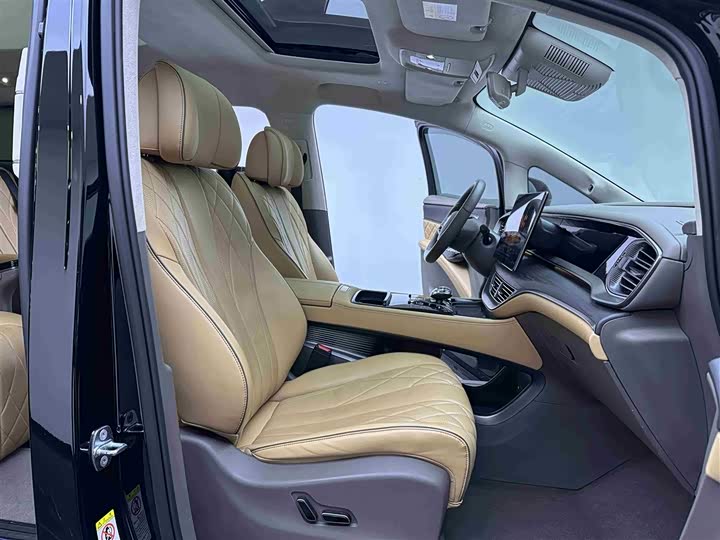 Фото 8 - Denza D9