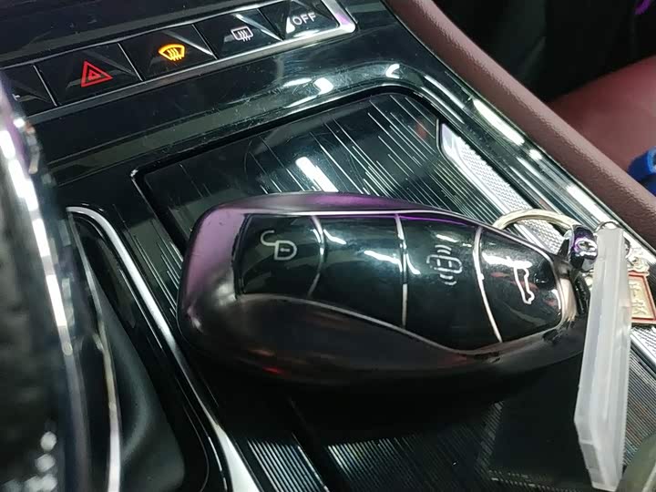 Фото 9 - Hongqi H5