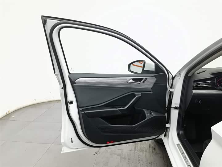 Фото 8 - Volkswagen Sagitar L