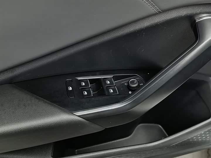 Фото 9 - Volkswagen Sagitar L