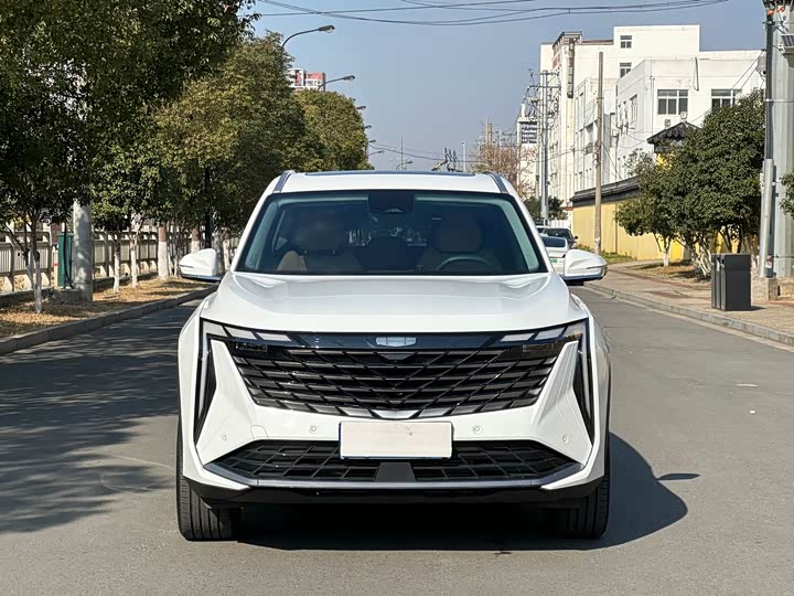 Фото 2 - Geely Atlas L