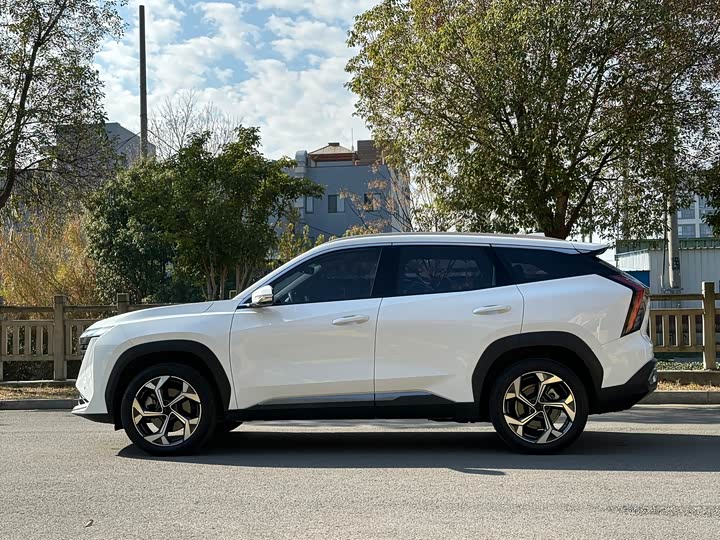 Фото 4 - Geely Atlas L